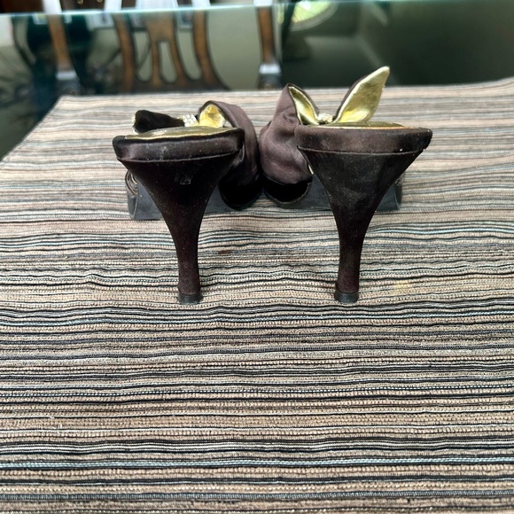 Chinese Laundry Brown Satin Peep Toe Heels with a Bow and Crystal Detail 9.5 - Picture 5 of 7